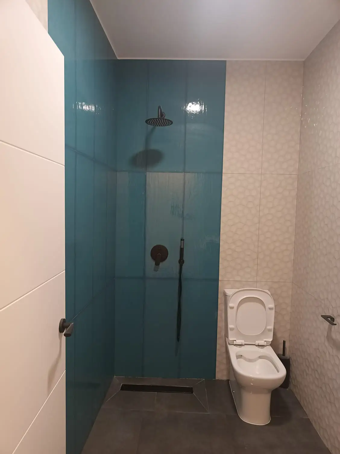 Vista interior Monarch Room bano Monarch alquiler sagunto